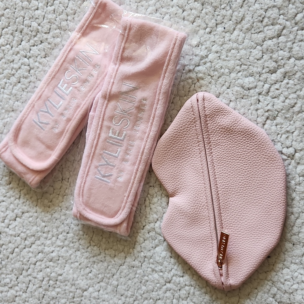 KYLIE SKIN Two Pink Headbands and BEAUTY BIO Lip-Shaped Pouch BUNDLE Set NWT